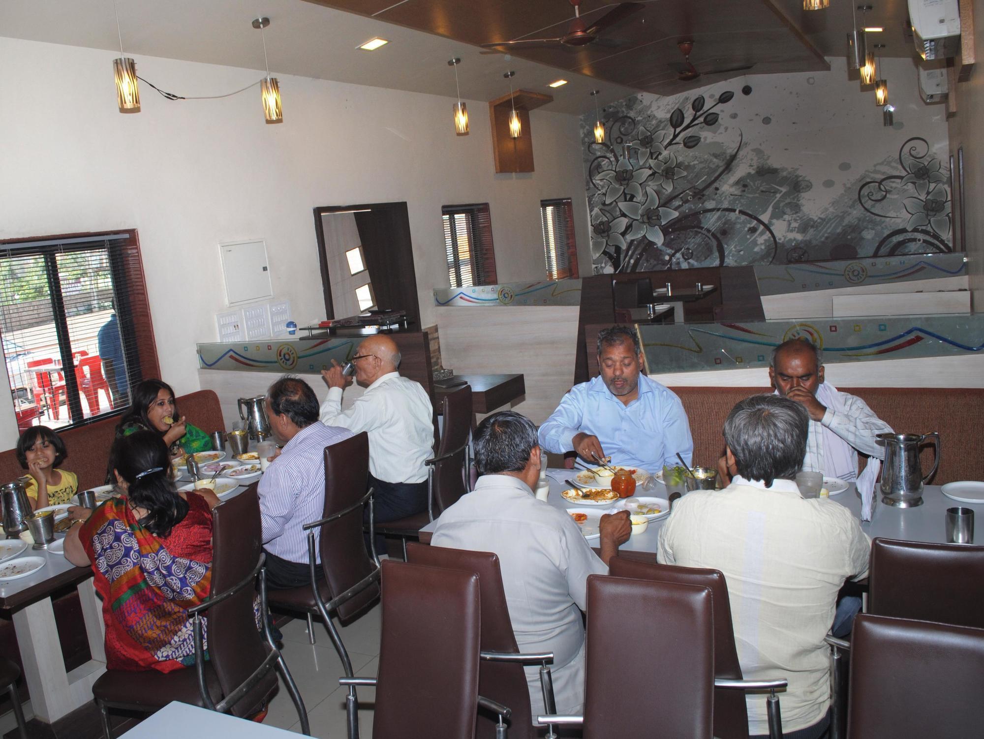 Oyo 14943 Shubh Suvidha Hotel Somnath Exterior photo